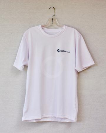 <p>Camiseta. Blanco. Cuello redondo. Sello en pecho. Jersey. Unisex.</p>

<p>&nbsp;</p>

